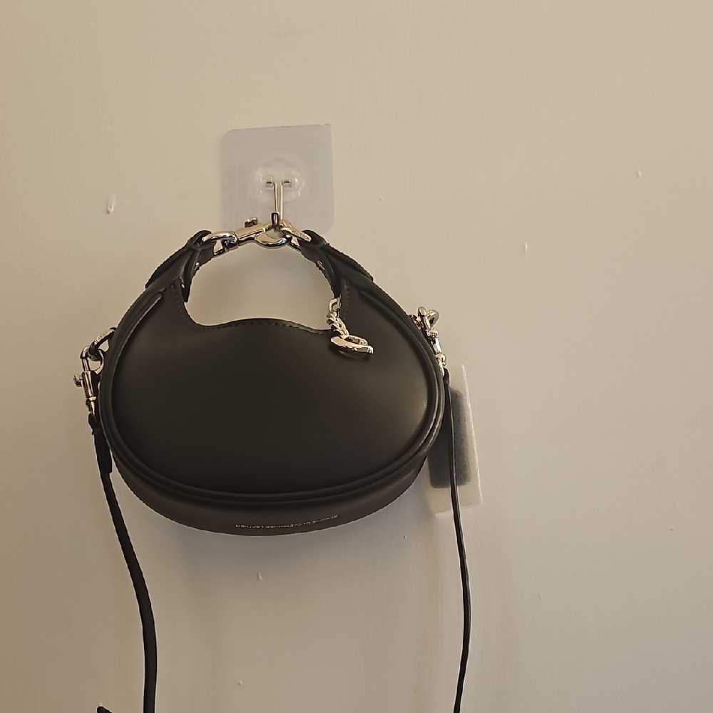 Chic Black Handbag - Picture 5 of 6